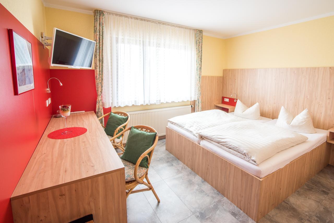 Hotel Schweizerhof Böbingen an der Rems Buitenkant foto